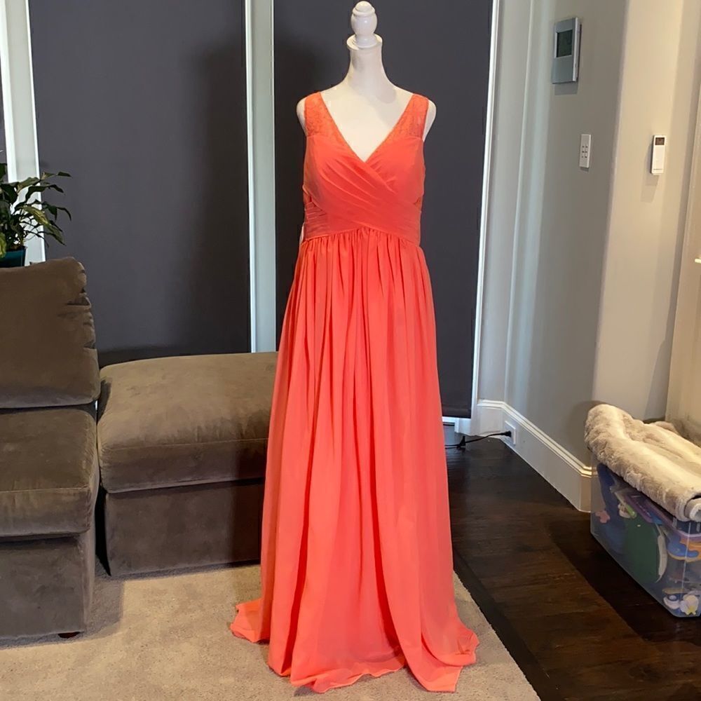 Woman’s A-Line V-Neck Chiffon Prom Bridesmaid or Formal Dress Size 12 NWT